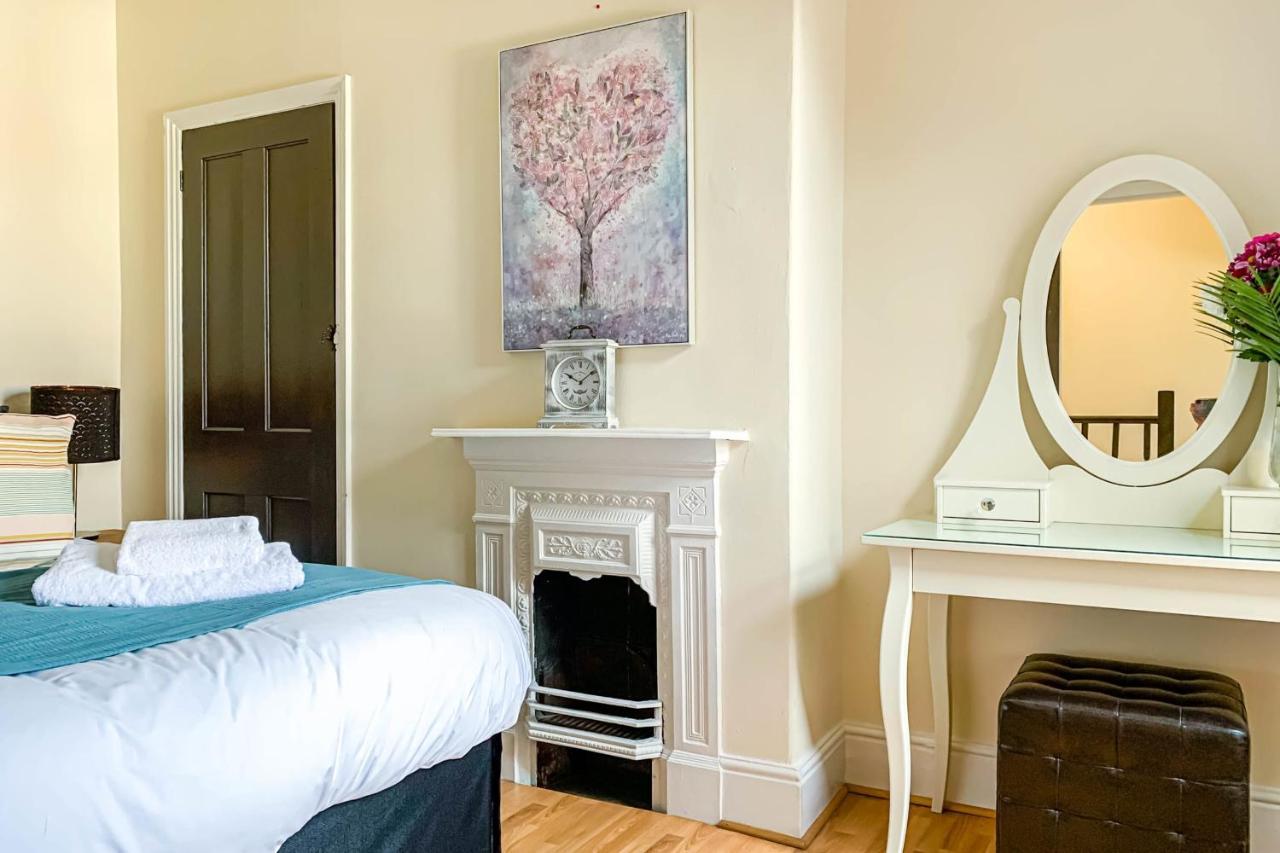 The Groves - Quaint Victorian Home - Free Parking York Bagian luar foto